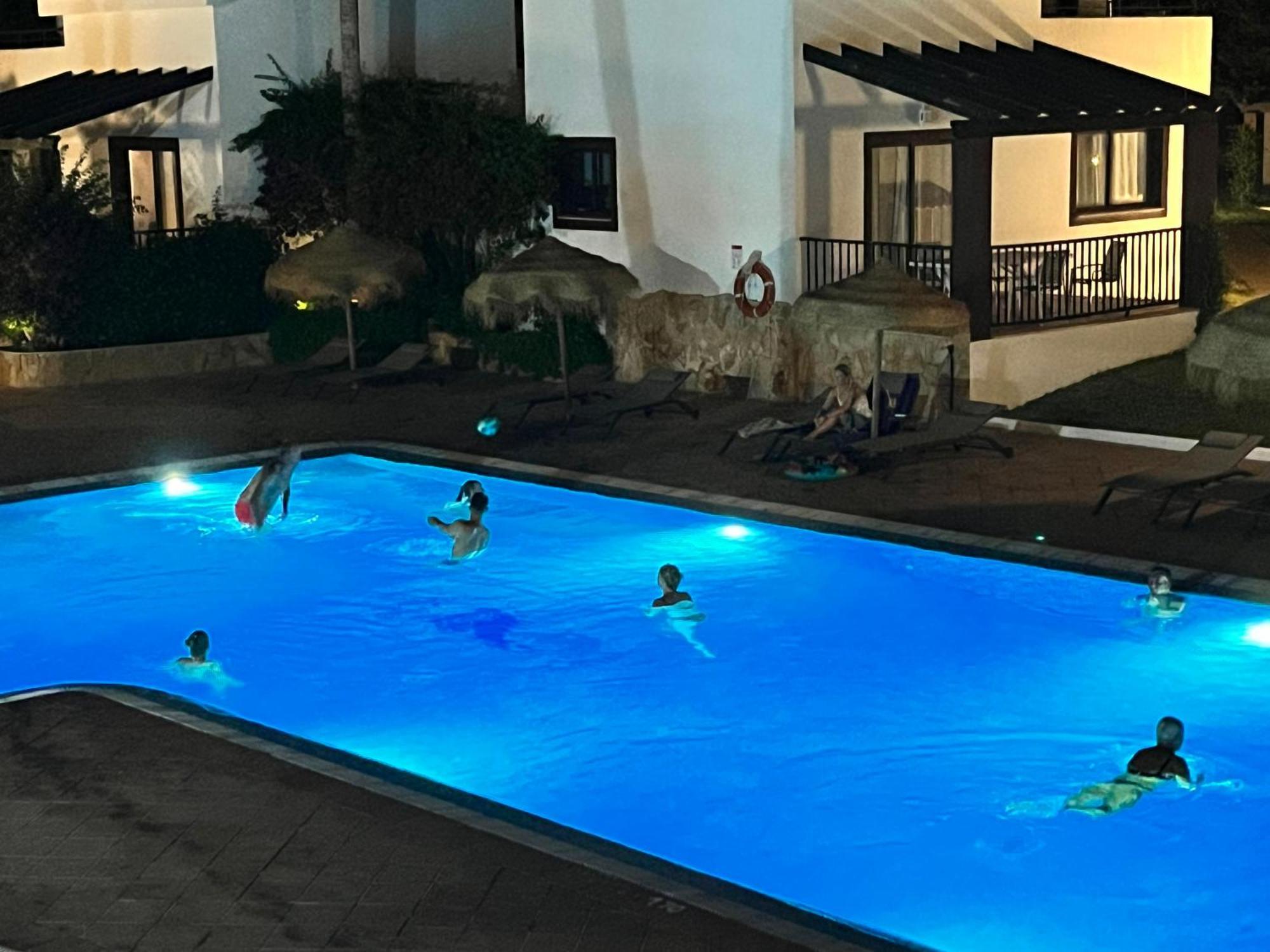 Nuramar Aparthotel Кала-ен-Бош Екстер'єр фото