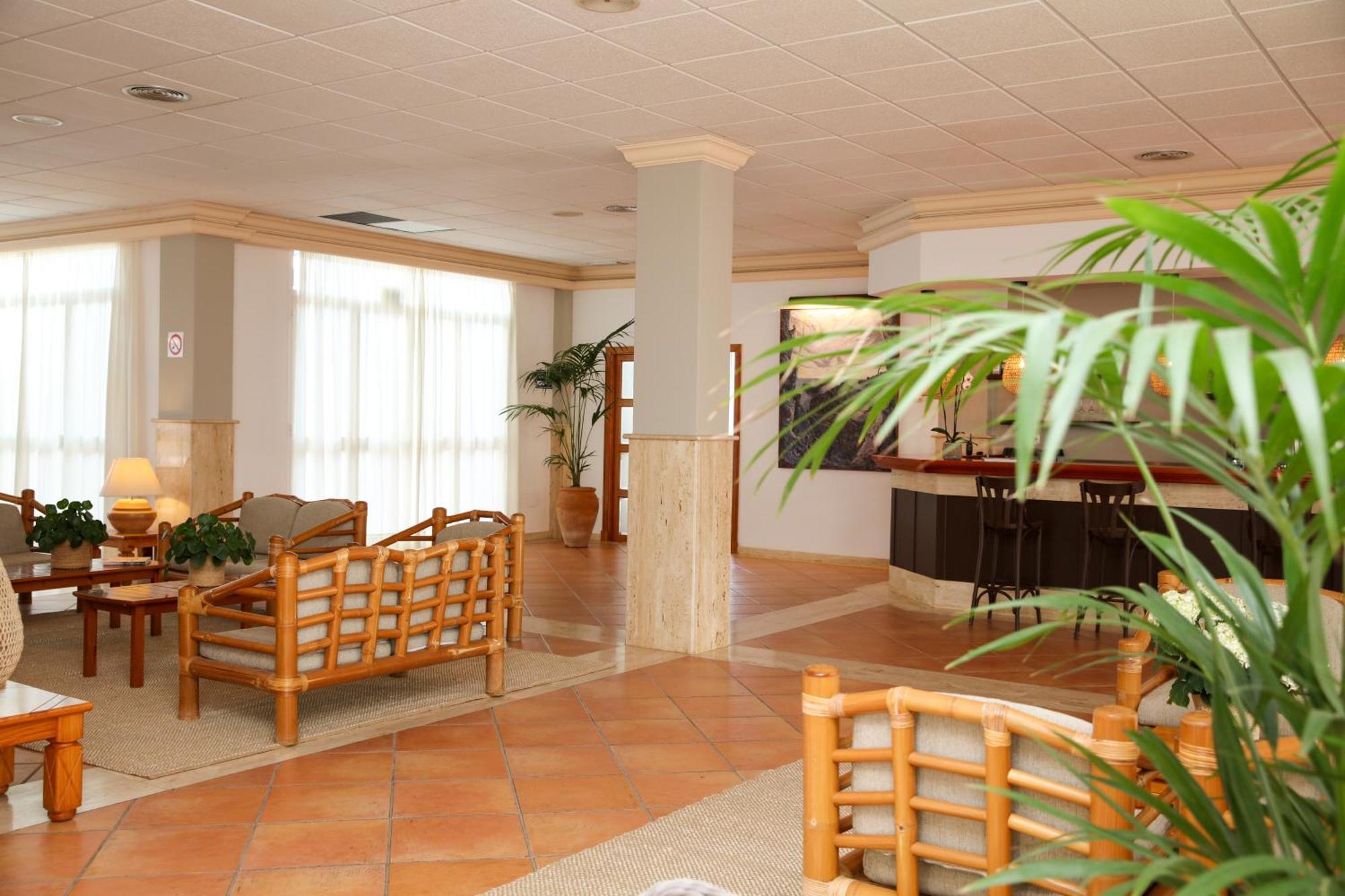 Nuramar Aparthotel Кала-ен-Бош Екстер'єр фото
