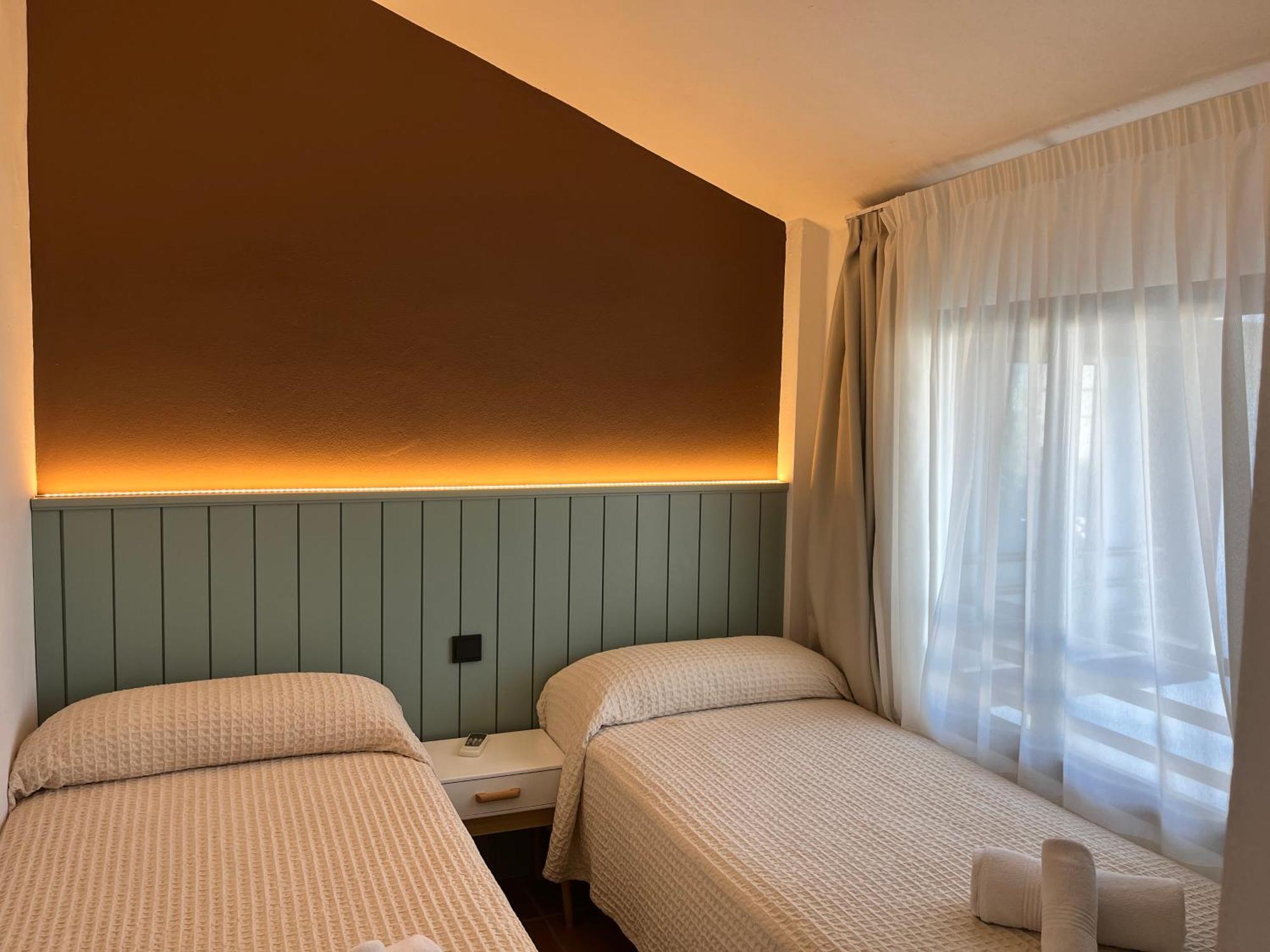 Nuramar Aparthotel Кала-ен-Бош Екстер'єр фото
