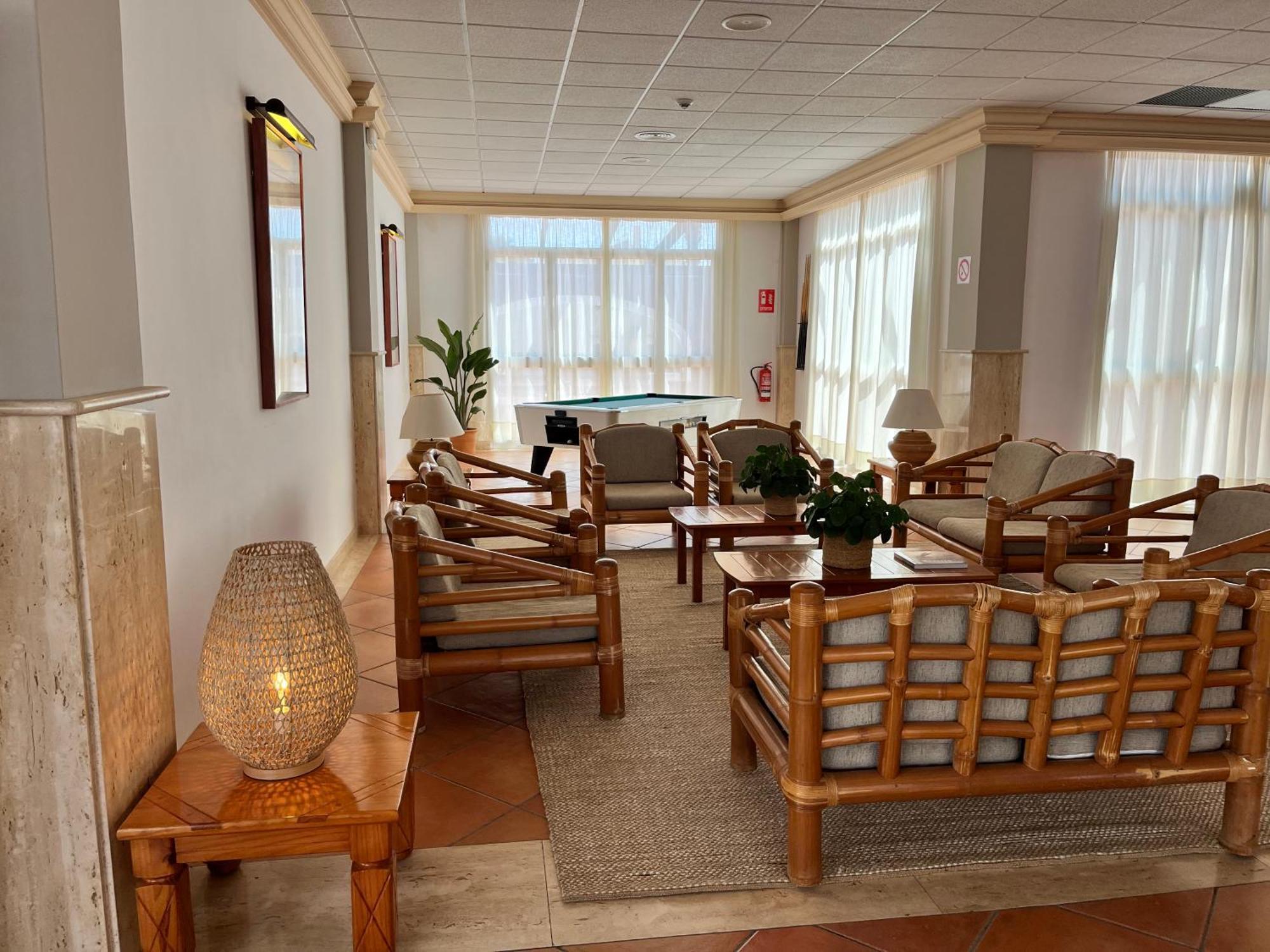 Nuramar Aparthotel Кала-ен-Бош Екстер'єр фото