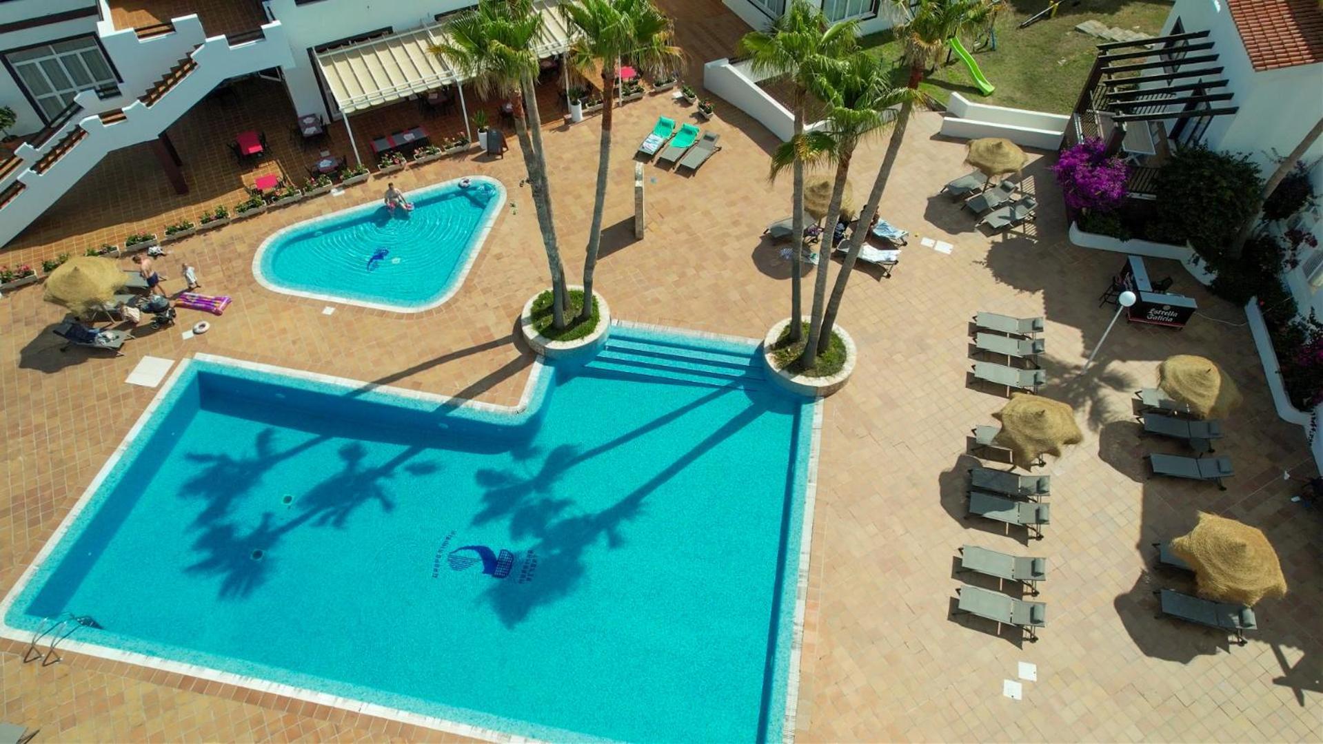 Nuramar Aparthotel Кала-ен-Бош Екстер'єр фото