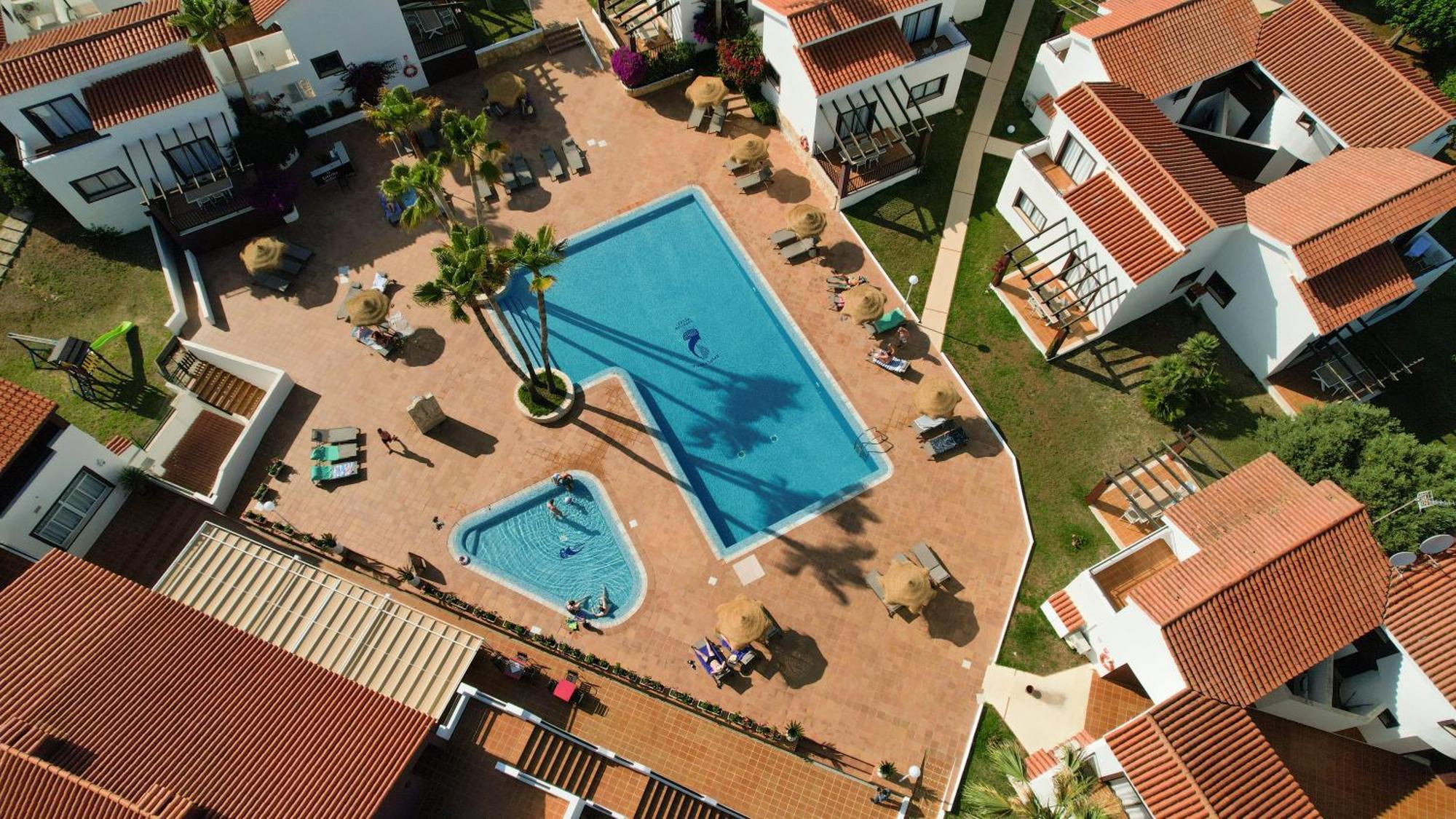 Nuramar Aparthotel Кала-ен-Бош Екстер'єр фото