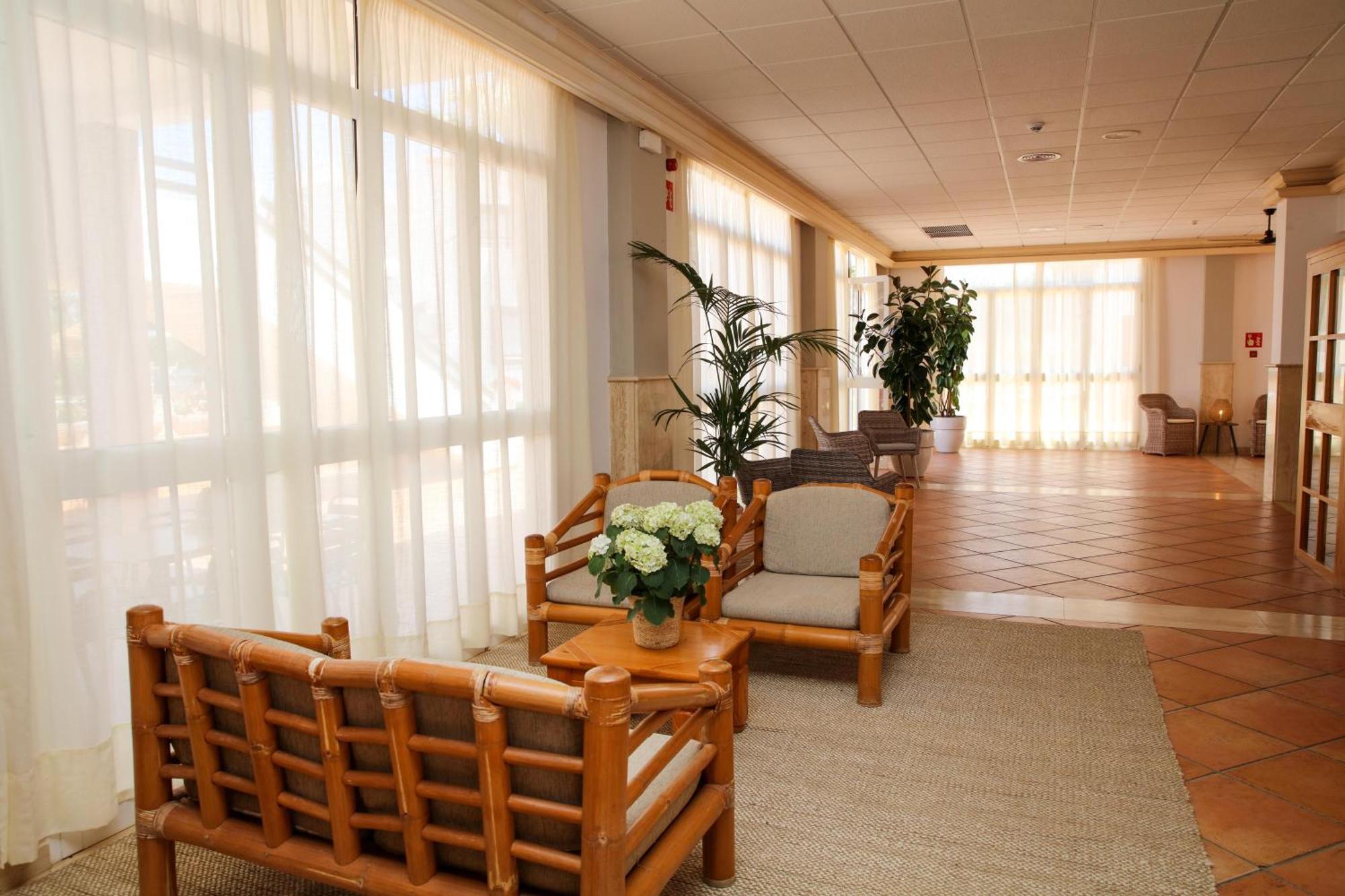 Nuramar Aparthotel Кала-ен-Бош Екстер'єр фото